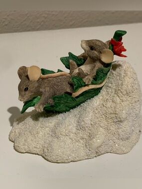 Charming Tails “Flying Leaf Saucer” 87/305 Holiday Mouse Figurine